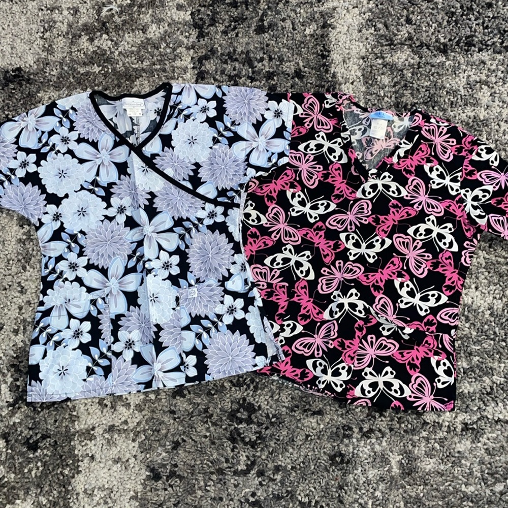 Scrub top bundle of 2, both size small
